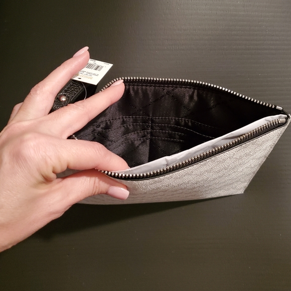 Michael Kors Jet Set Travel Clutch Wristlet - Picture 4 of 7